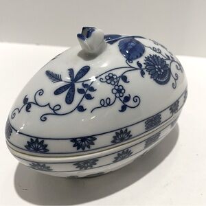 Vintage Vienna Woods Blue Onion Egg Shaped Trinket Box Fine China Austria
